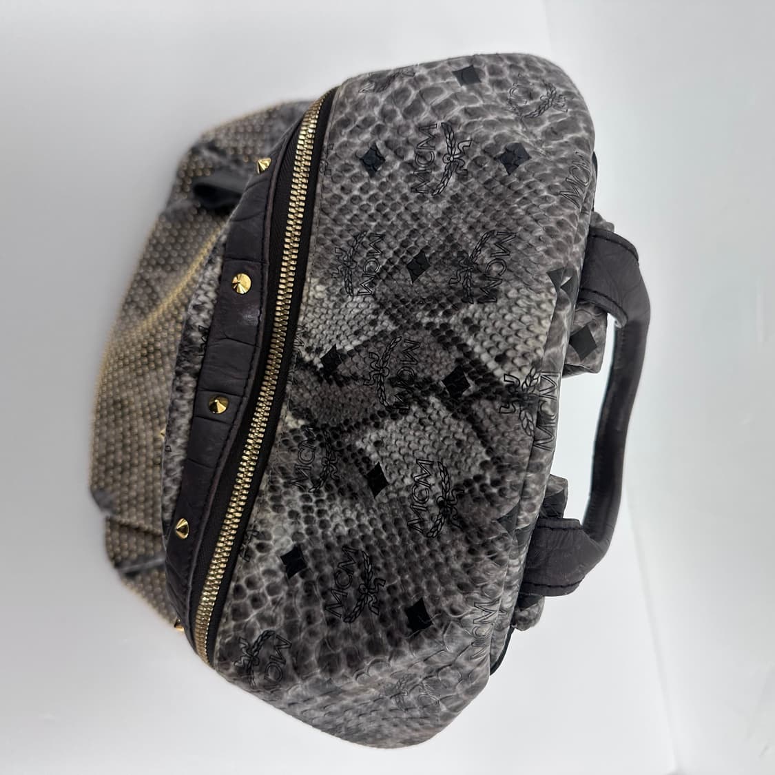 엠씨엠 MCM 아머 백팩 / 뱀피 스터드 백팩 /정품 게런티카드 보유 상품이미지6