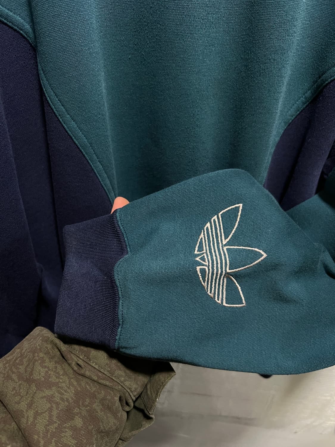 [XL]80's 아디다스 스펠아웃 멀티컬러 오버핏 스웻셔츠 상품이미지4