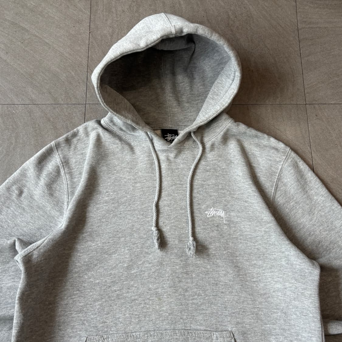스투시 인터네셔널 트라이브 그레이 후드티 상품이미지3