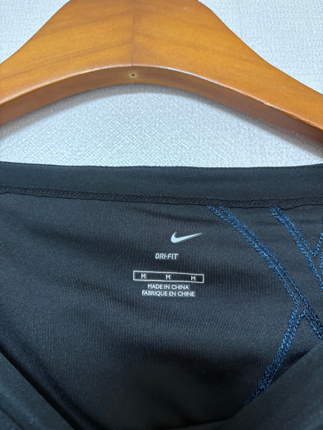 나이키 블랙 긴팔 크롭 티셔츠 나이키티 커버업 자수티 상품이미지3