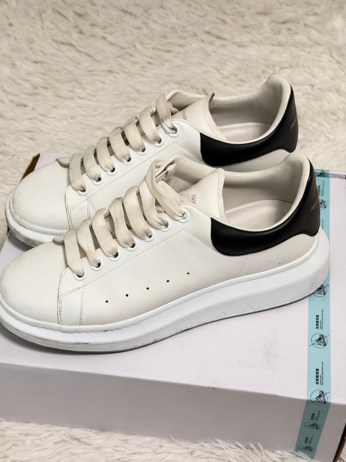 알렉산더 맥퀸 오버솔 스니커즈 41.5 황금사이즈 상품이미지1