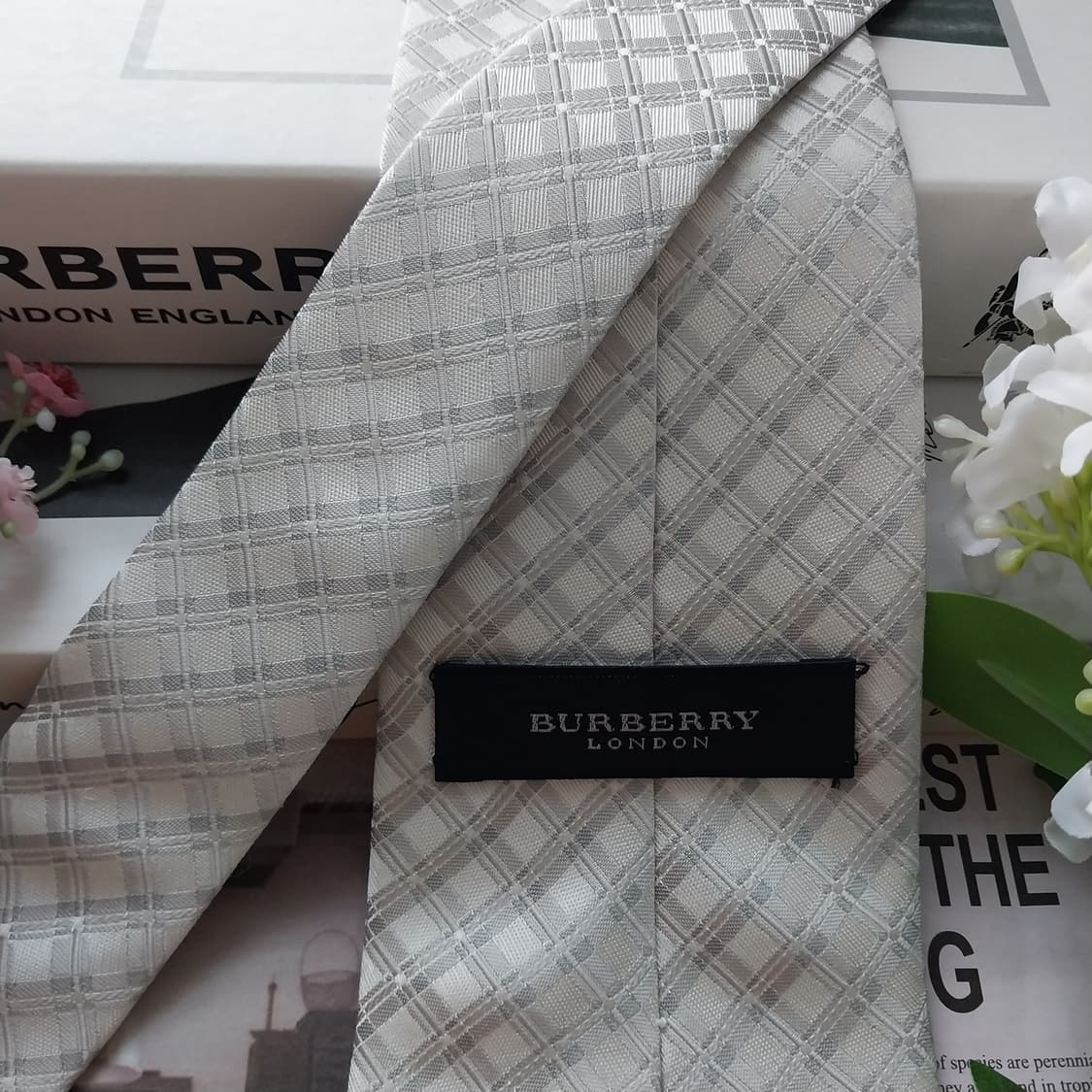 버버리 실크 화이트 실버 체크 넥타이 9.6cm B등급 K1672
 상품이미지6