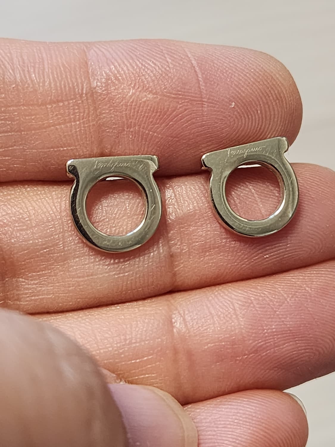 페라가모 간치니 로고 귀걸이  상품이미지5