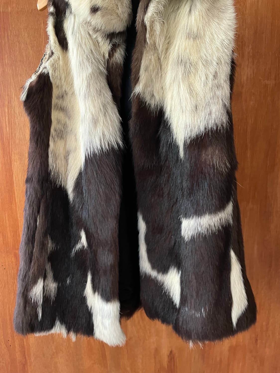 Cowhide print fluffy collar fur vest 상품이미지7
