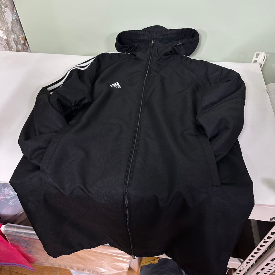 100 아디다스 블랙 백로고 벤치코트 돕바 상품이미지4