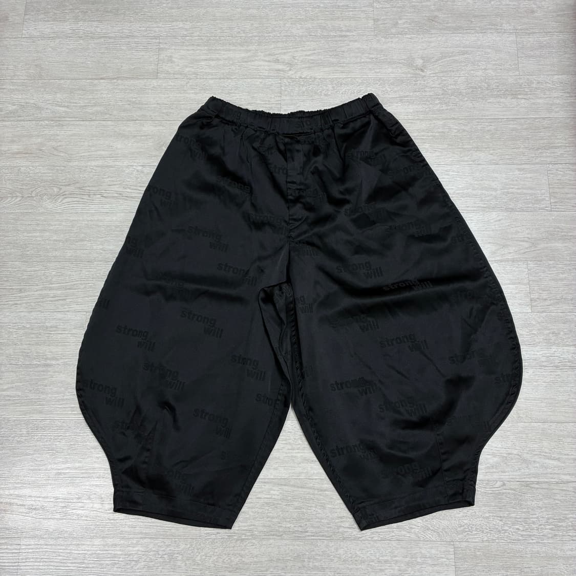 [M] 꼼데가르송 블랙 사루엘 쇼츠 상품이미지1