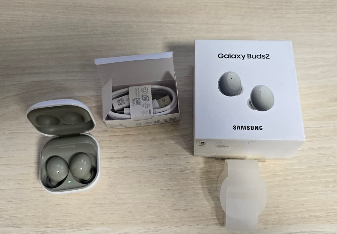 갤럭시 버즈2  삼성 무선이어폰 카키컬러 상품이미지1