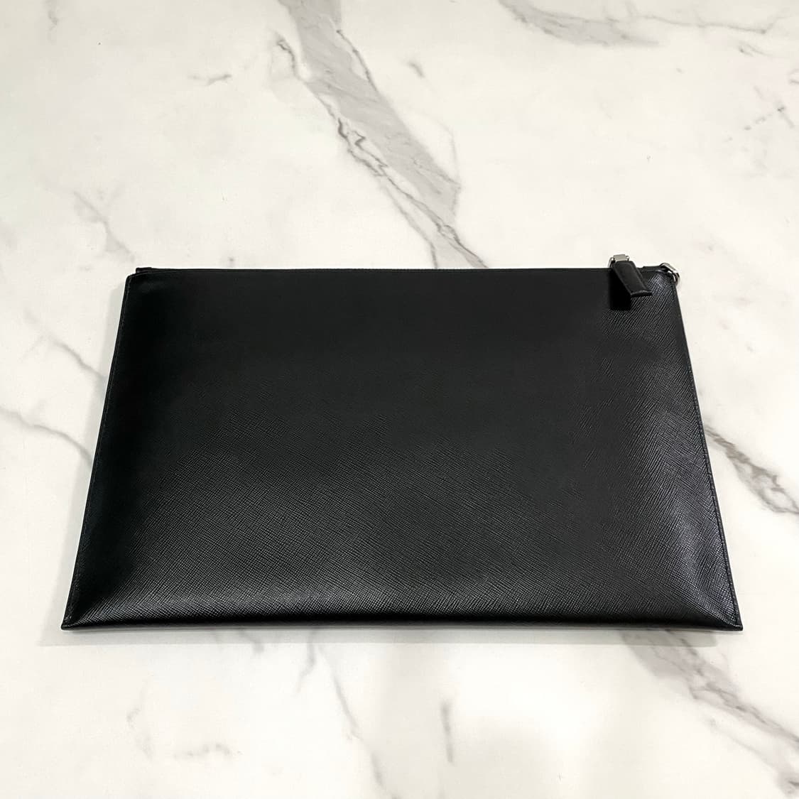 거의새것 프라다 사피아노 레더 삼각로고 클러치백 남성 가방 2NG001 상품이미지7