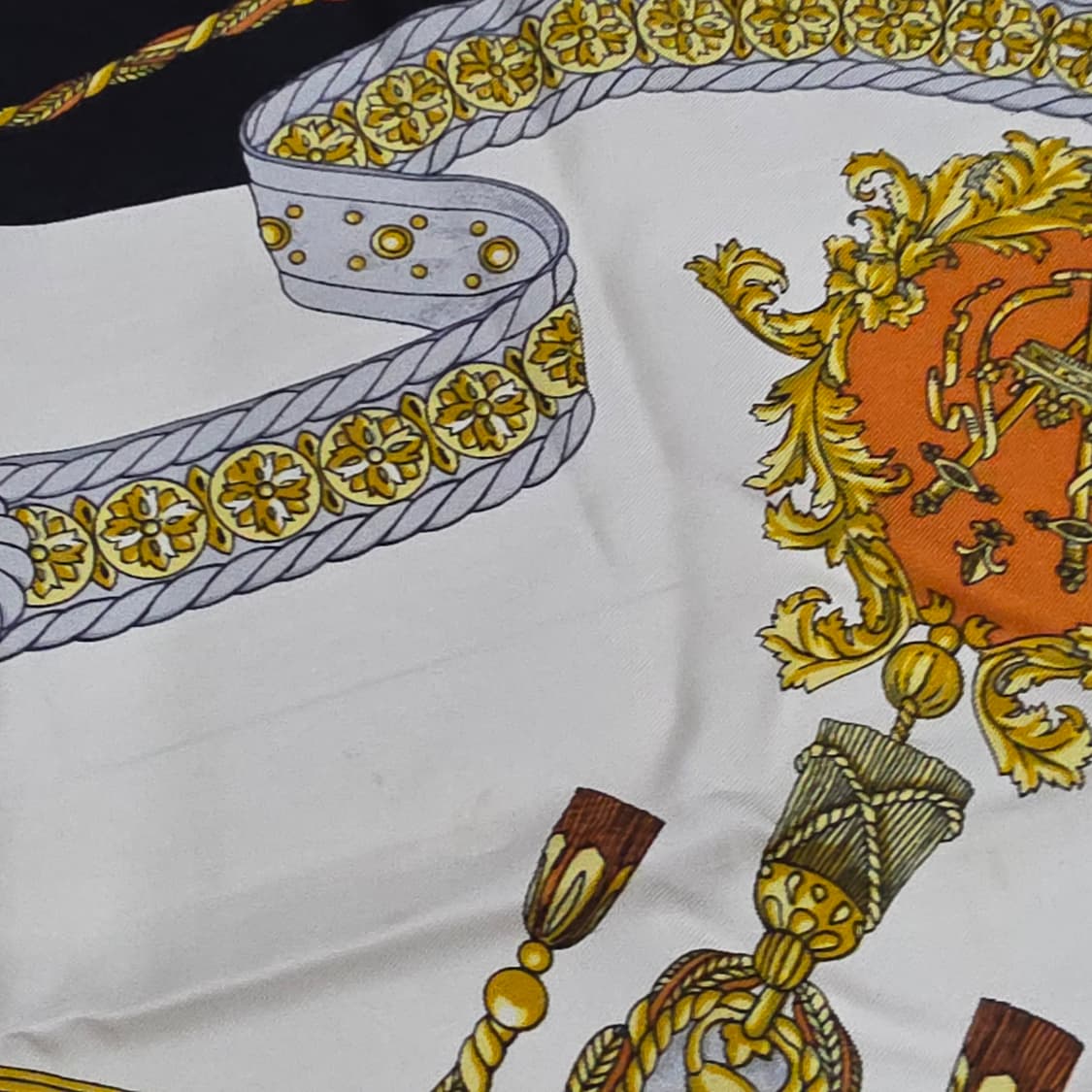 셀린느 말안장 실크 스카프 아이보리 블랙 90 상품이미지7