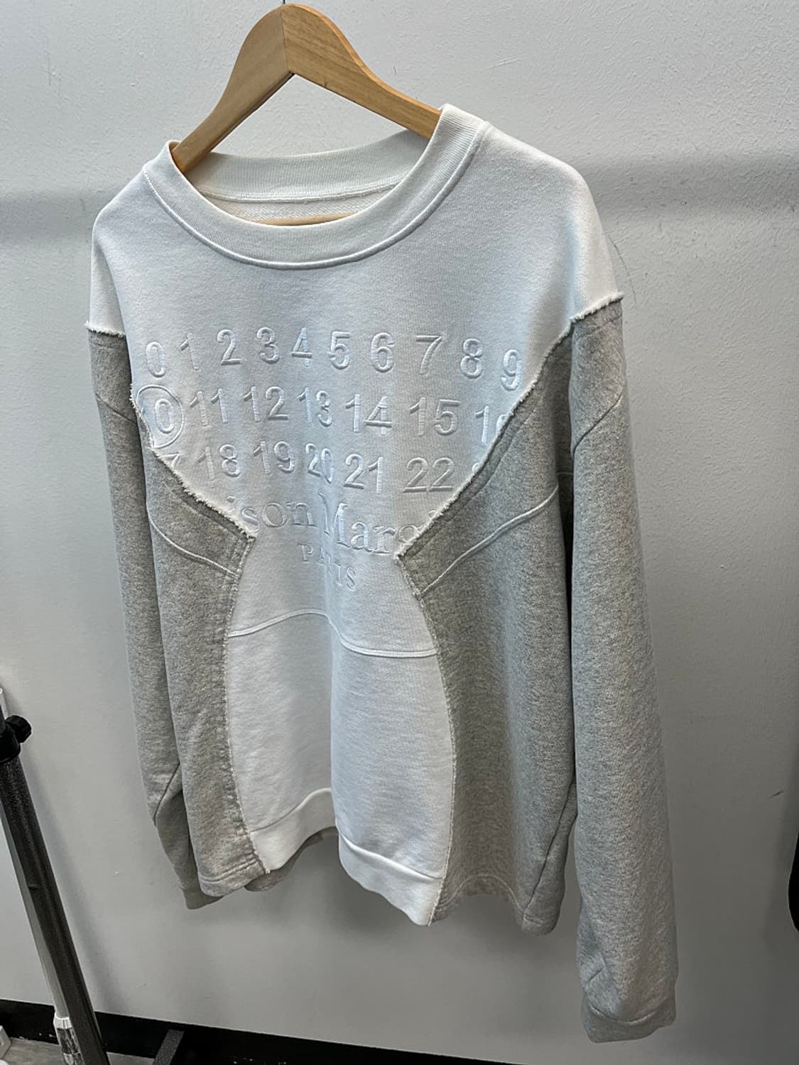 105) 마르지엘라 20AW 디컨스트럭티드 오버 맨투맨  상품이미지1