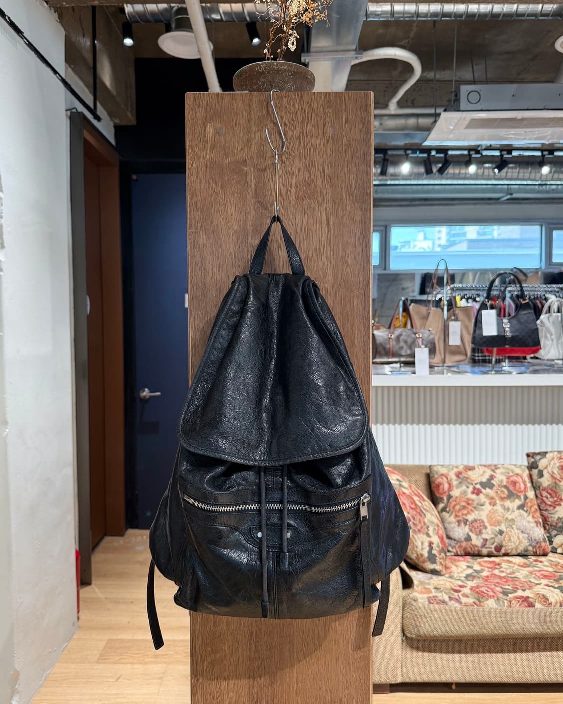 발렌시아가 블랙 클래식 시티 백팩  상품이미지1