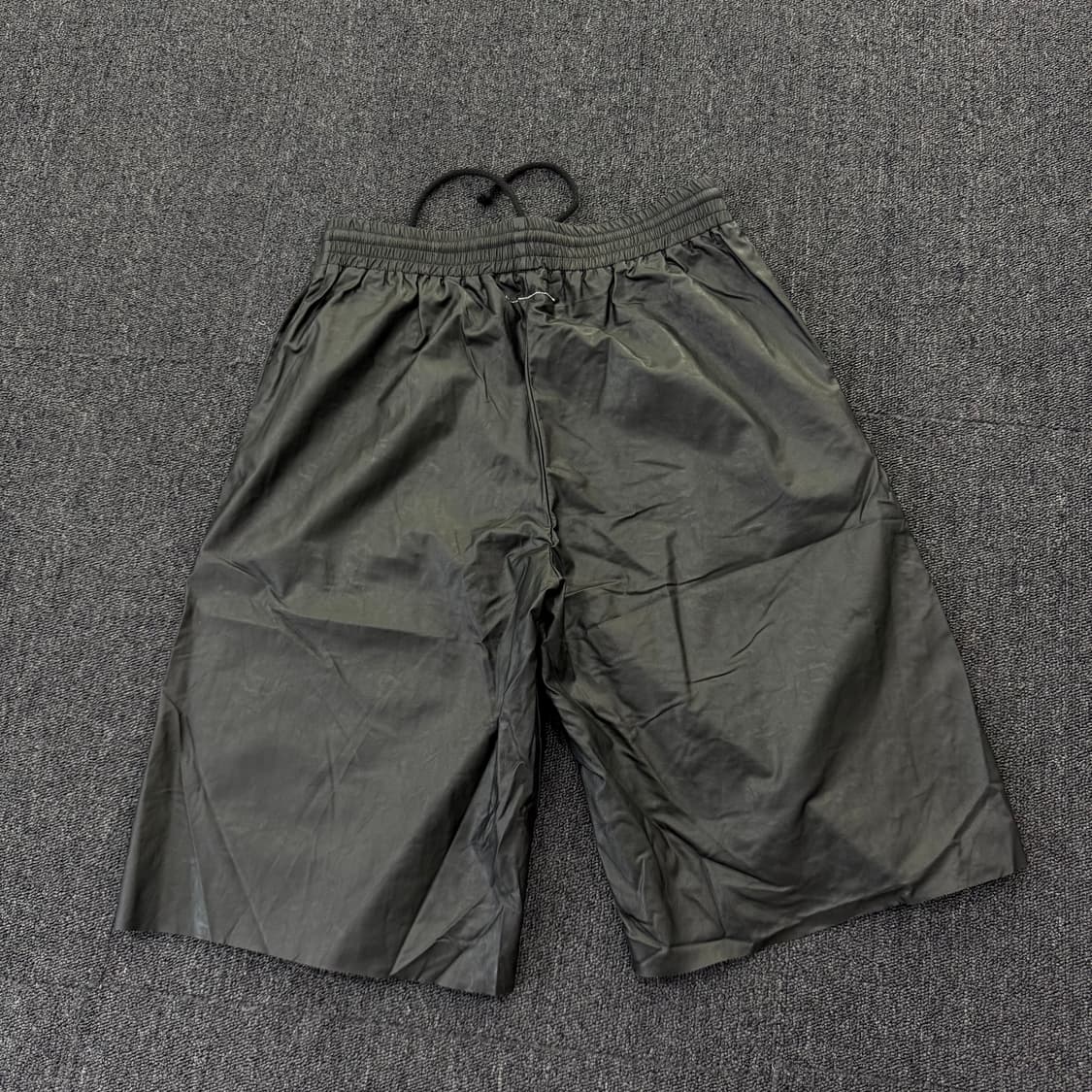 MM6 메종마르지엘라 오버사이즈 레더 쇼츠  상품이미지4