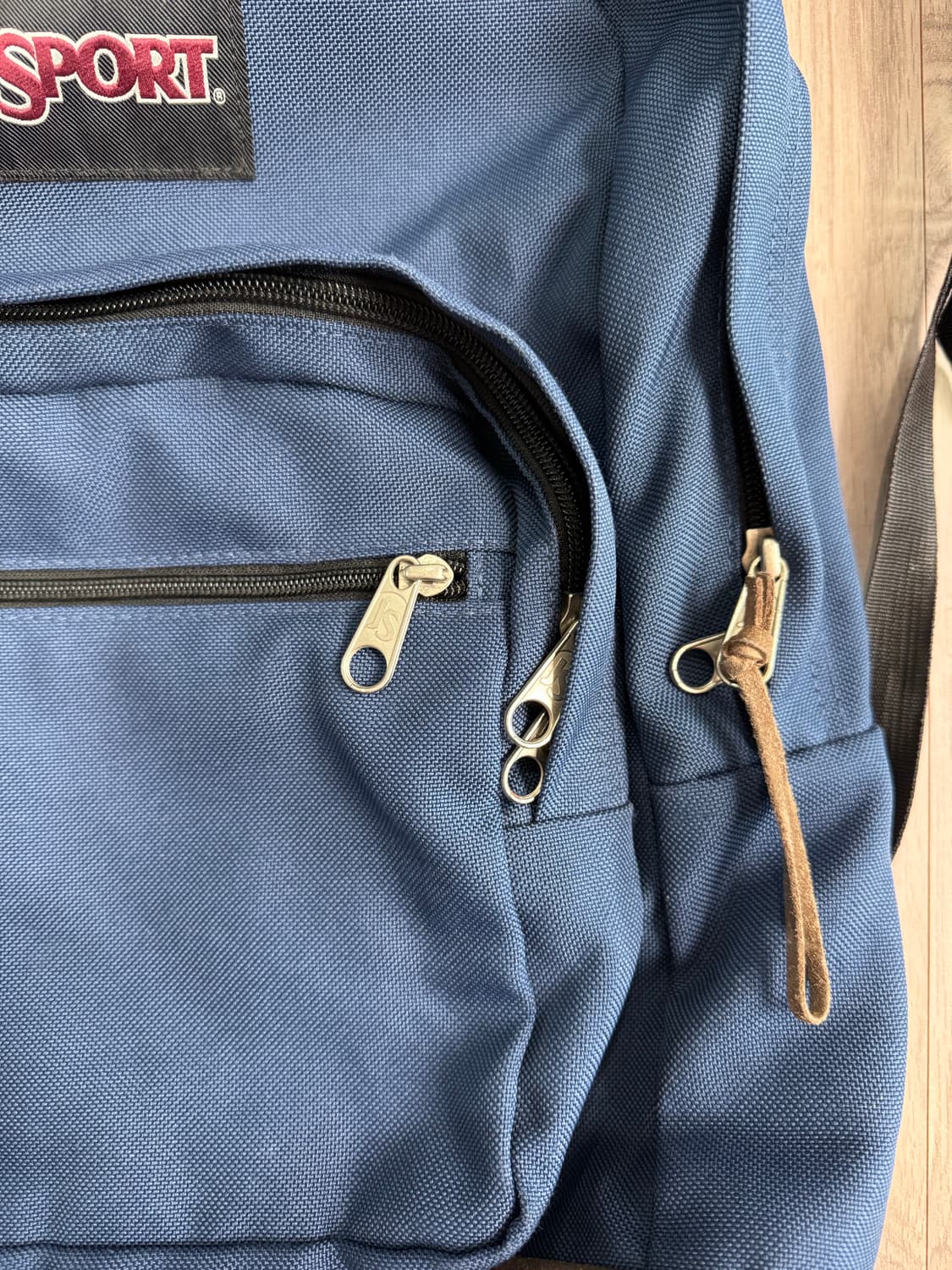 잔스포츠 네이비 스웨이드 백팩 상품이미지3