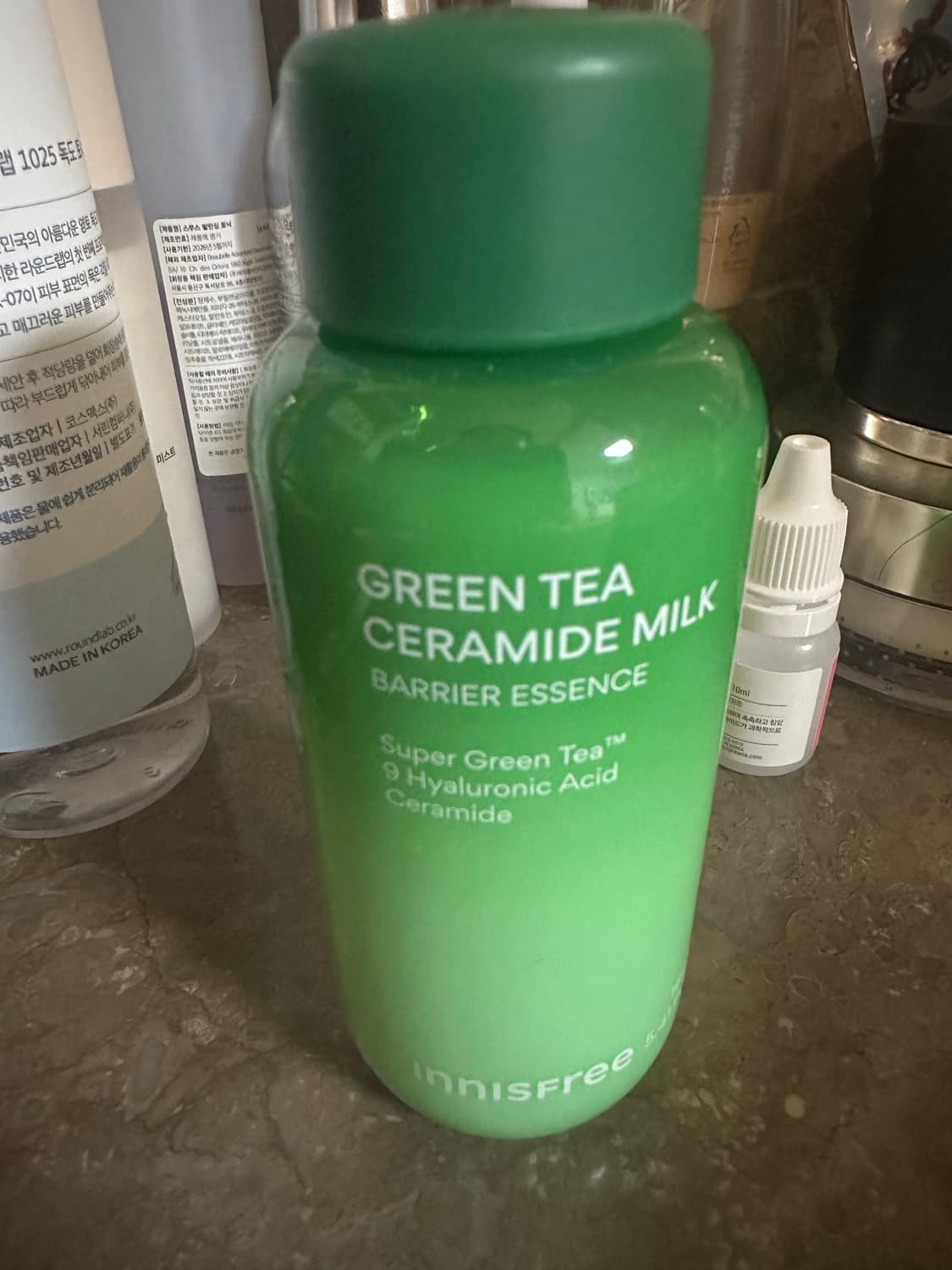 세븐틴 민규)) 이니스프리 그린티 밀크 에센스 상품이미지2