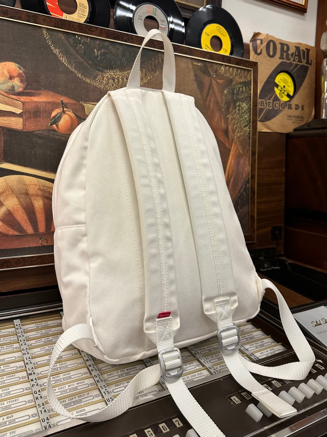 슈프림 화이트 캔버스 백팩 상품이미지4