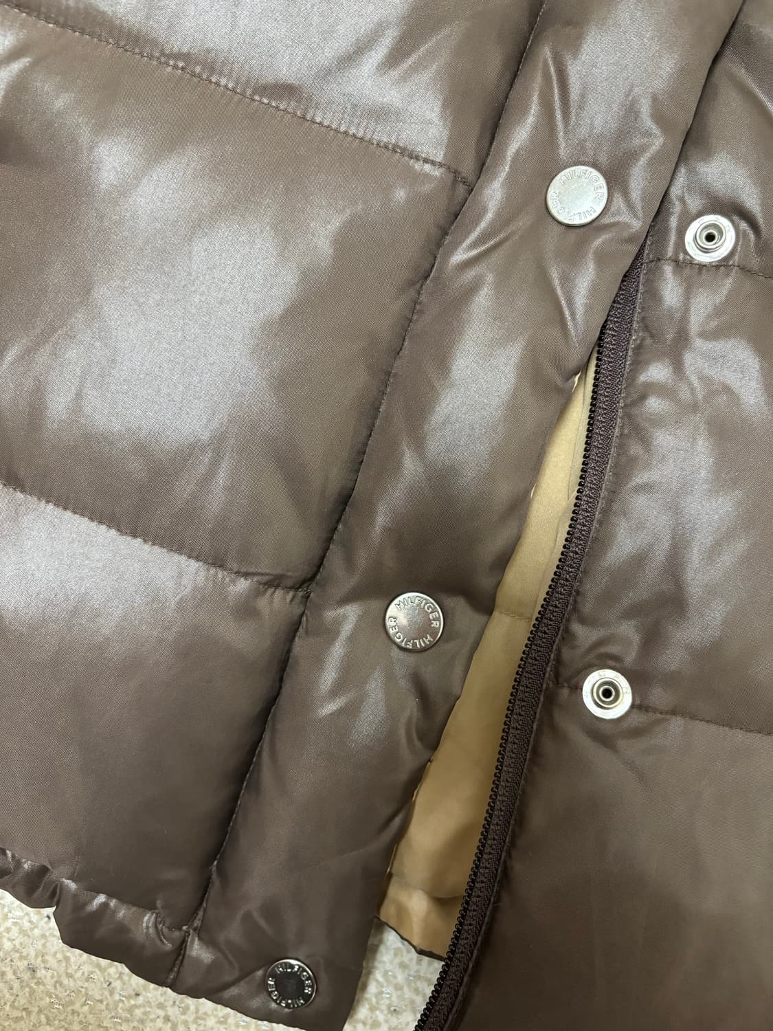 타미힐피거 리버시블 패딩조끼 브라운 상품이미지3