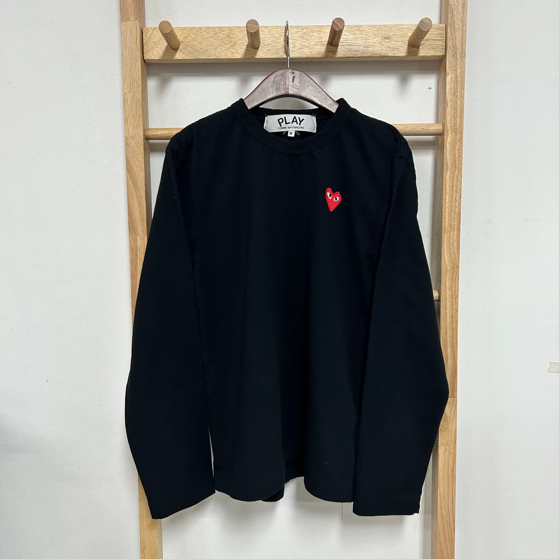 꼼데가르송 하트 와펜 롱슬리브 티셔츠 블랙 상품이미지3