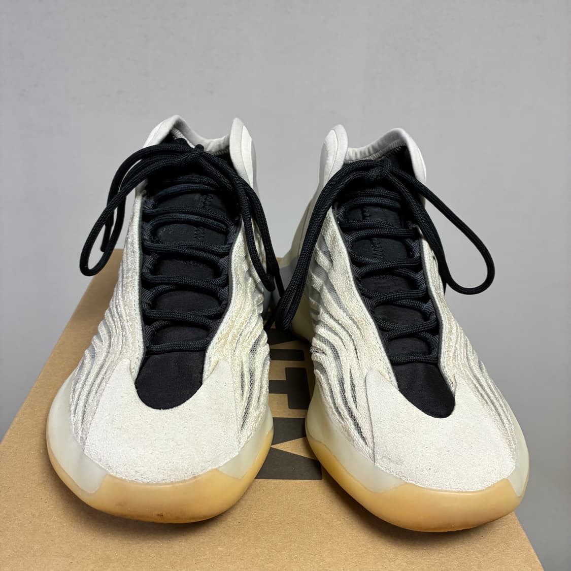 [260]아디다스 YZY QNTM 퀀텀 미스트 슬레이트 상품이미지3