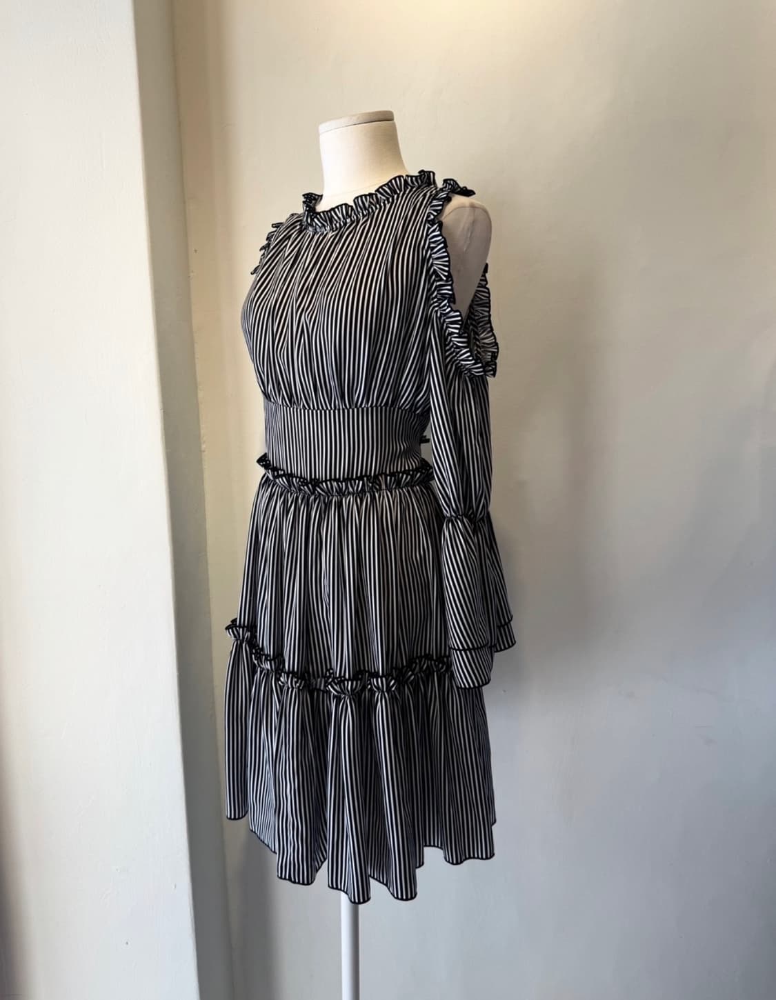 {촬영용제품할인}새상품 Maje 스트라이프 컷아웃 원피스 2사이즈(55사 상품이미지3