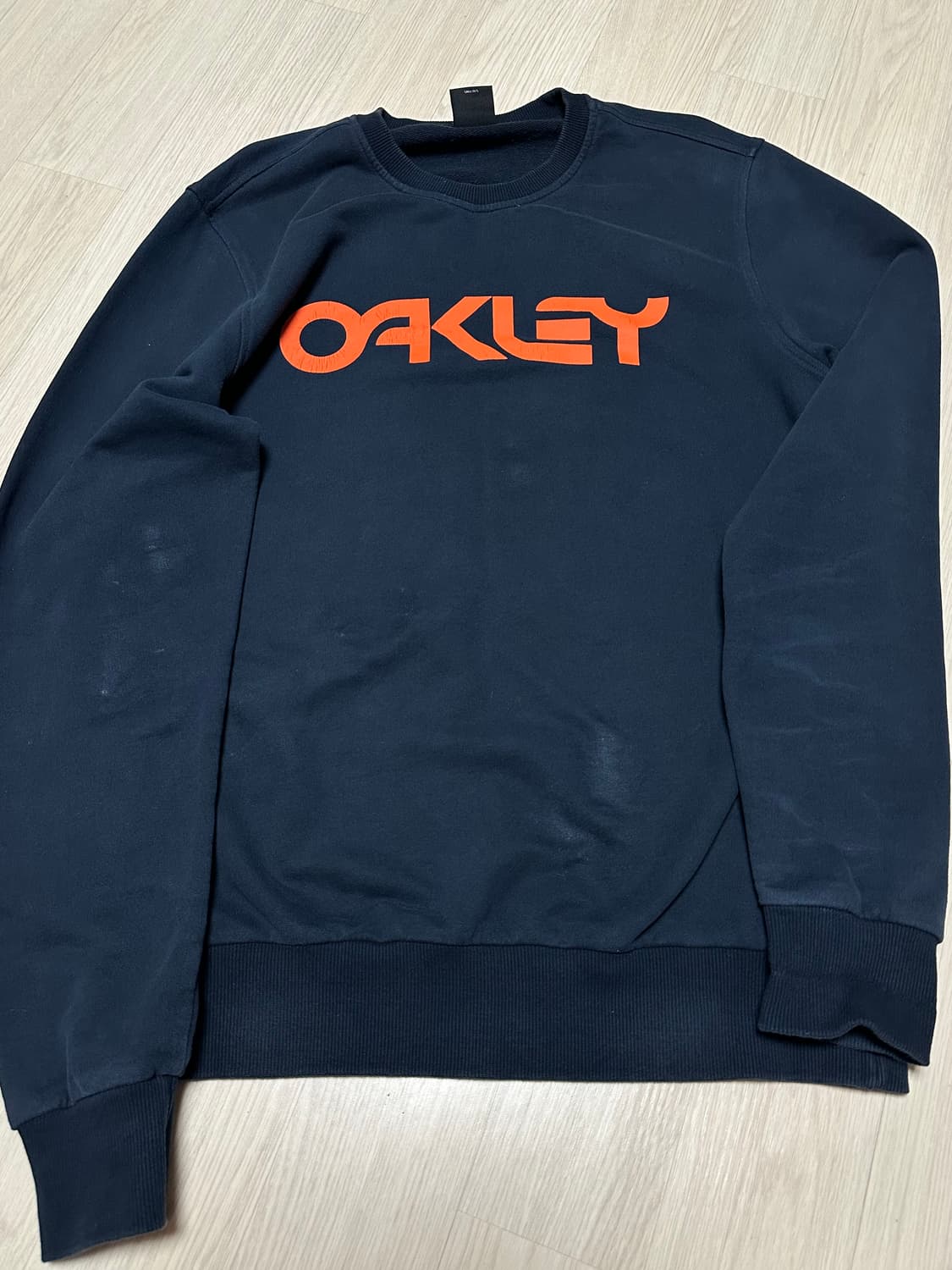 오클리 OAKLEY 스펠로고 맨투맨 네이비 상품이미지4