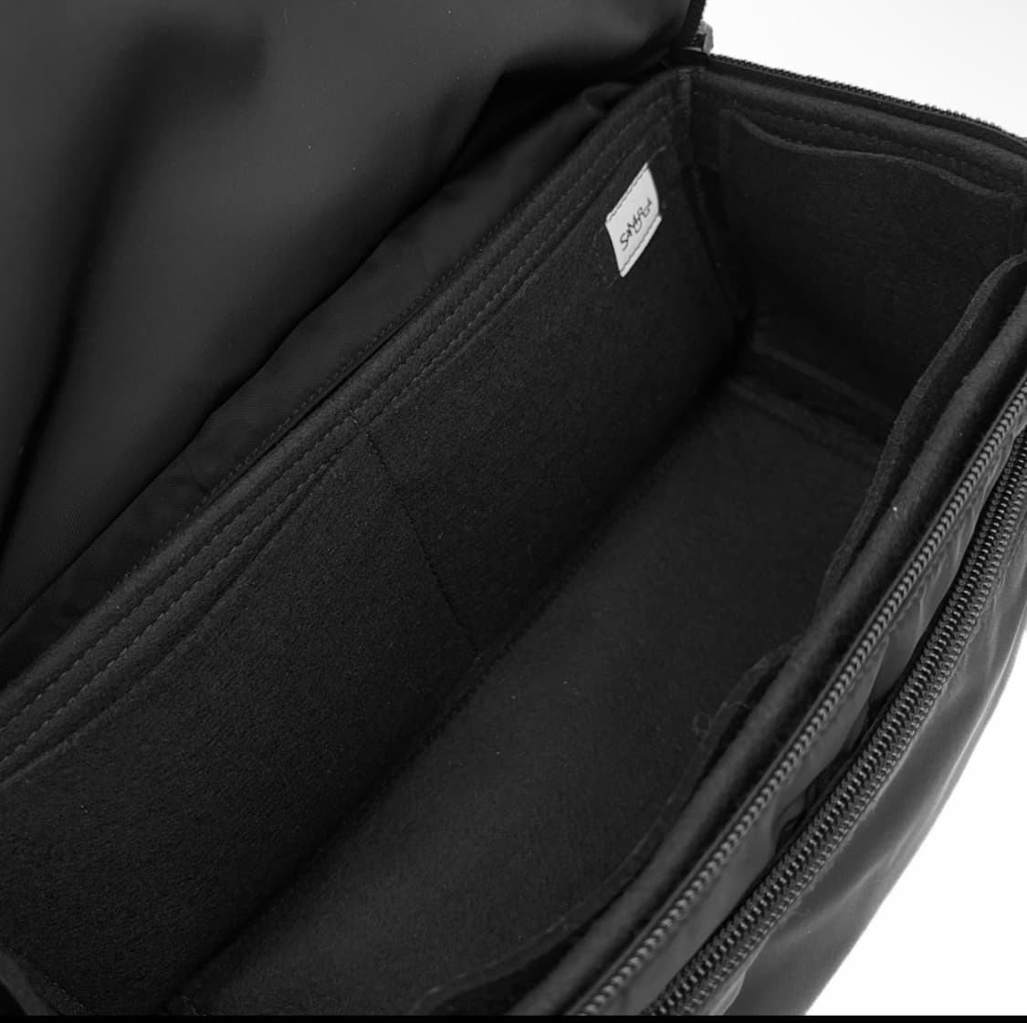 [M] 프라다 남성 리나일론 사피아노 바이커백 크로스백 미디움 블랙 상품이미지10