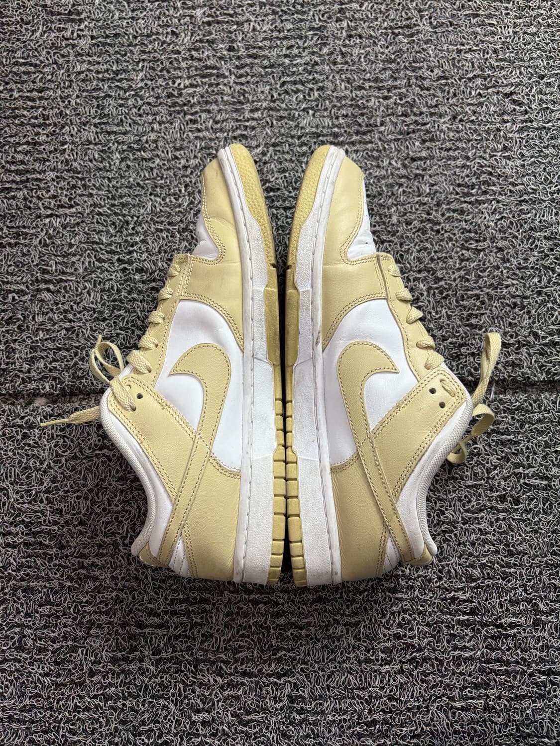 나이키 덩크 로우 레트로 팀 골드 앤 화이트 슈즈 2500 상품이미지4