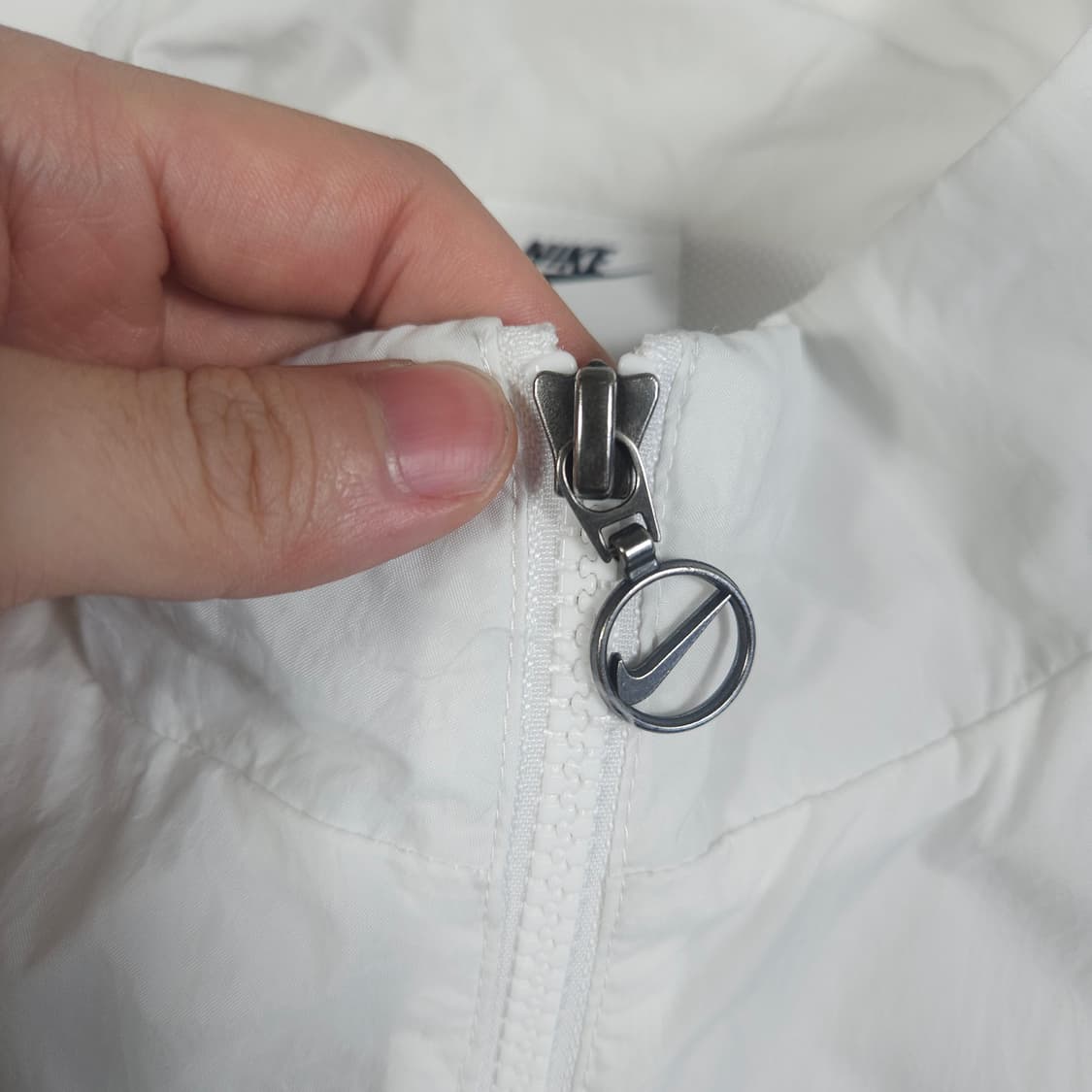 나이키 스우시 빅로고 화이트 바람막이  상품이미지3