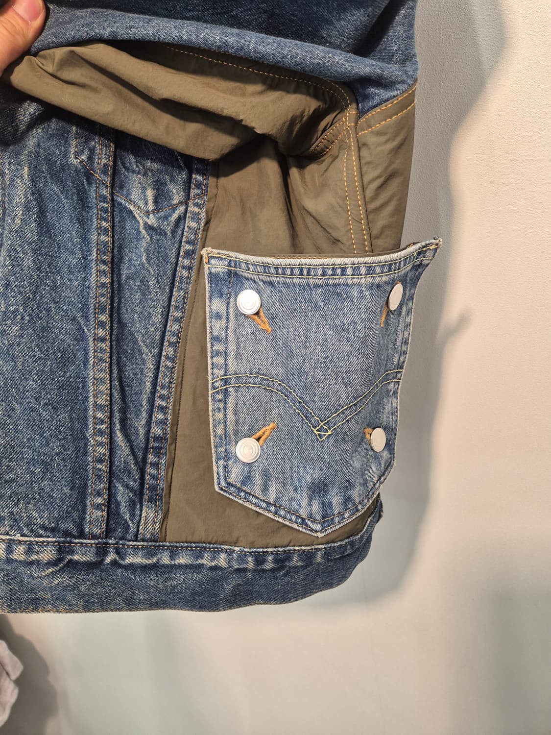 리바이스 정품 커스텀 데님 자켓
46  사이즈  상품이미지4