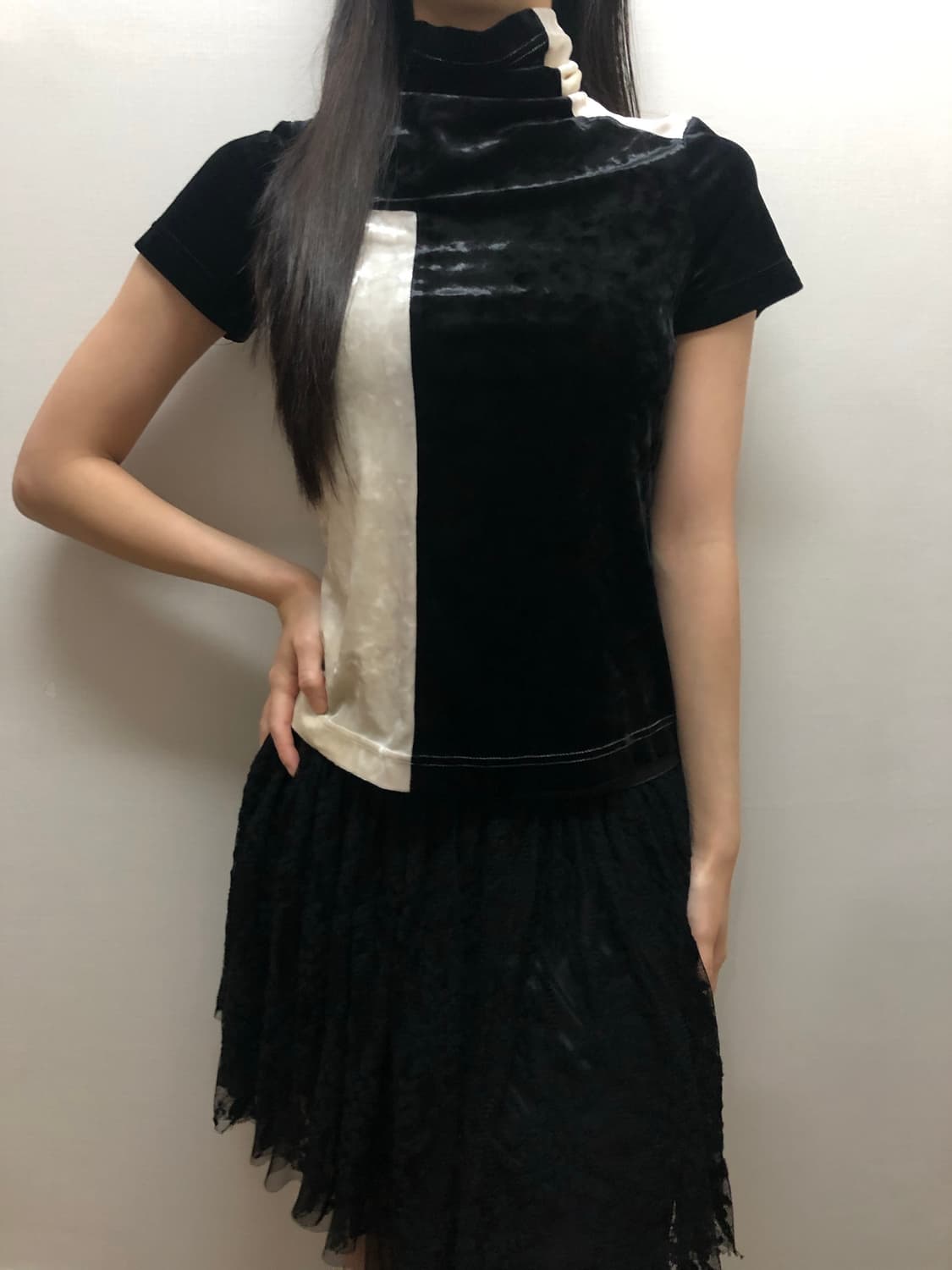 빈티지 블랙 앤 화이트 벨벳 탑 상품이미지3