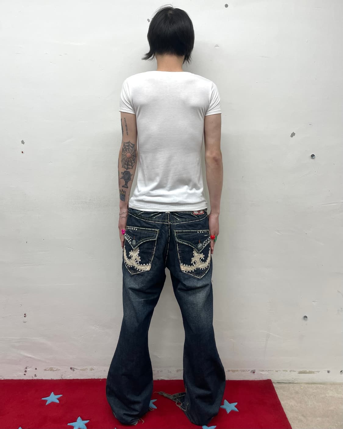 Gold triangle black lettering T-shirt 상품이미지3