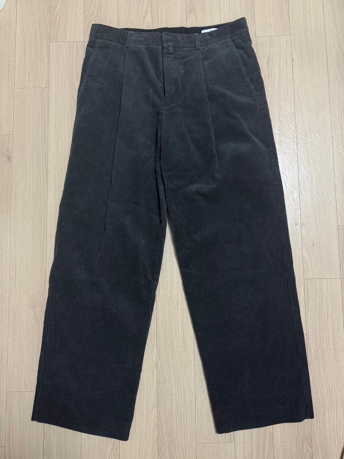 셔터(SHIRTER) 원턱 코듀로이 와이드 팬츠 차콜 L 상품이미지1