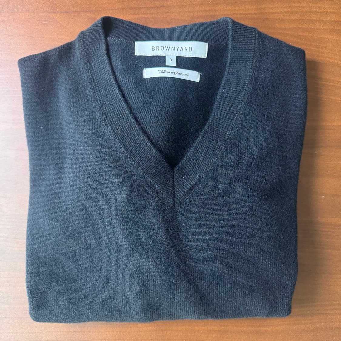 브라운야드 브이넥 블랙 3사이즈 판매 상품이미지1