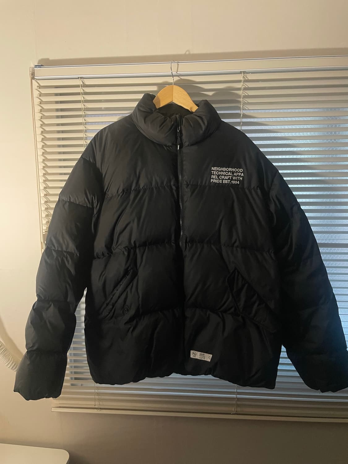 네이버후드 클래식 다운 패딩 블랙 22AW 상품이미지1