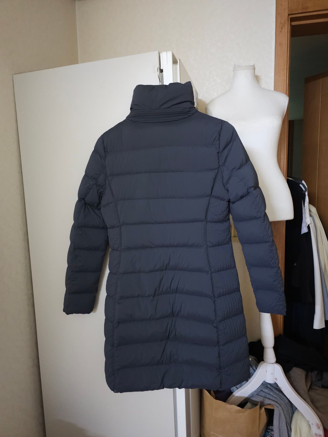 베라왕 슬림핏 다운패딩 상품이미지4