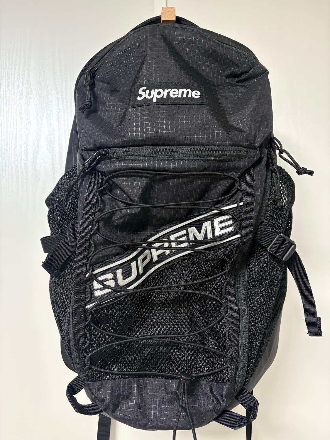 슈프림 백팩 23FW 상품이미지1