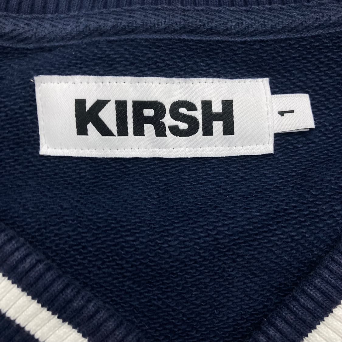 키르시 네이비 컬러 스몰 로고 맨투맨 상품이미지3