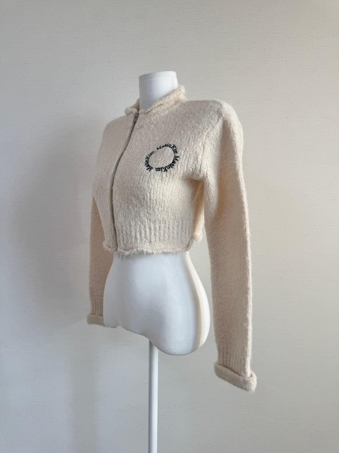 마뗑킴) 코지 니트 크롭 집업 가디건 상품이미지4