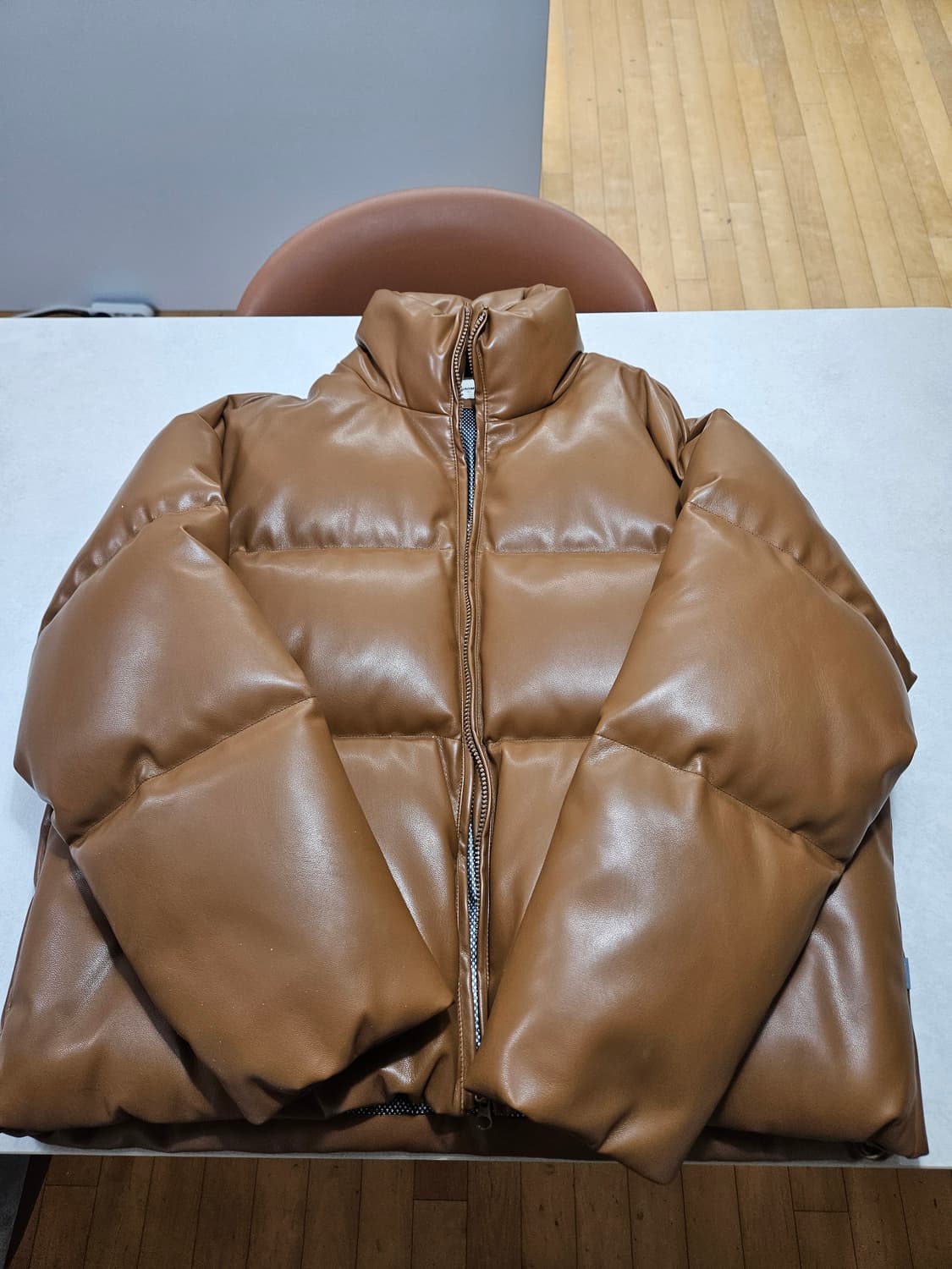 Qt8 가먼츠 비건레더 숏패딩 상품이미지4