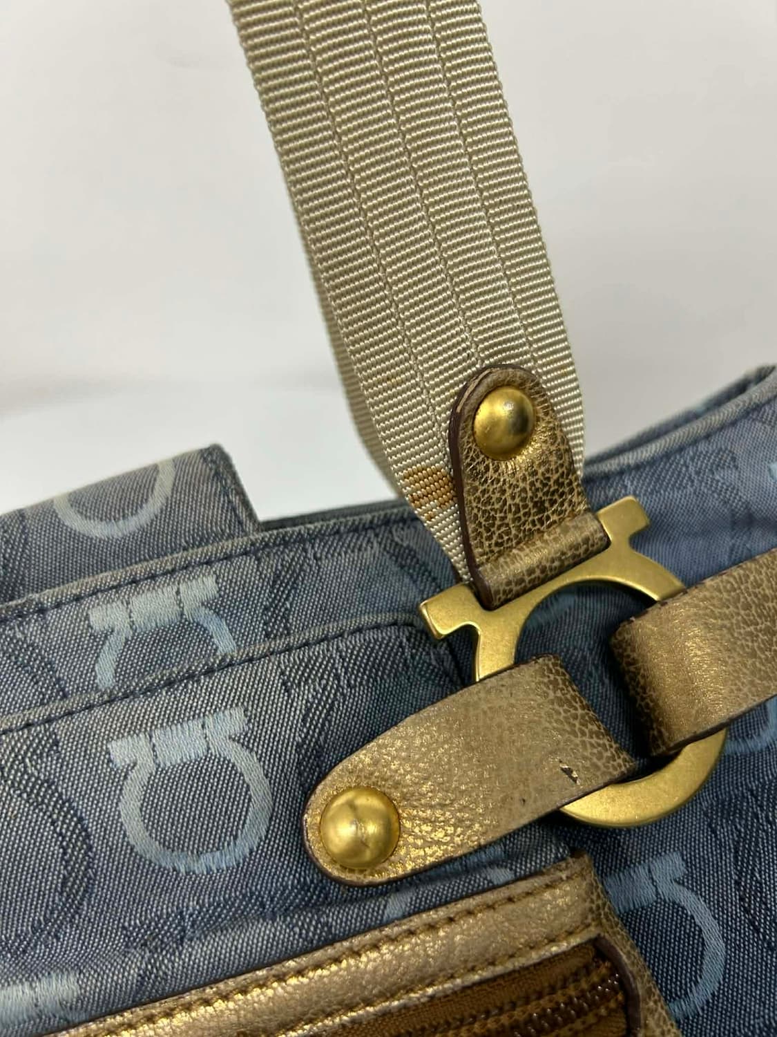 페라가모 간치니 스트랩 캔버스 숄더 토트백 상품이미지8