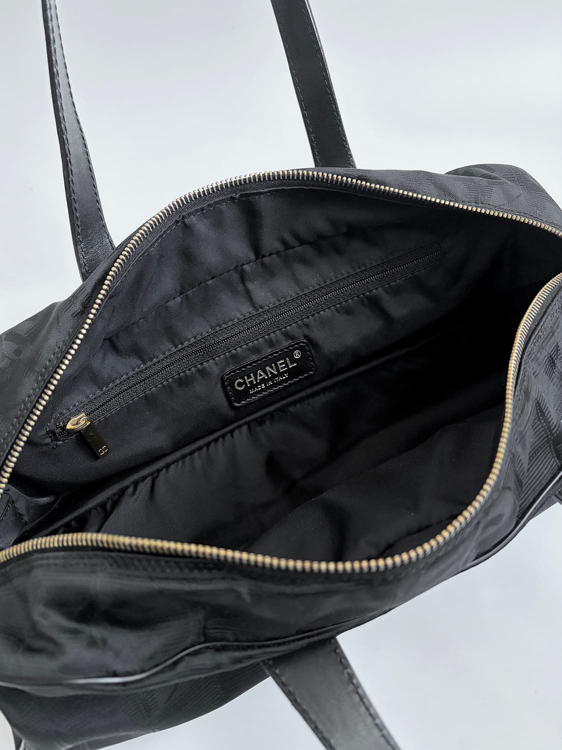 샤넬 뉴트래블라인 바게트 토트백 판매합니다. 상품이미지6