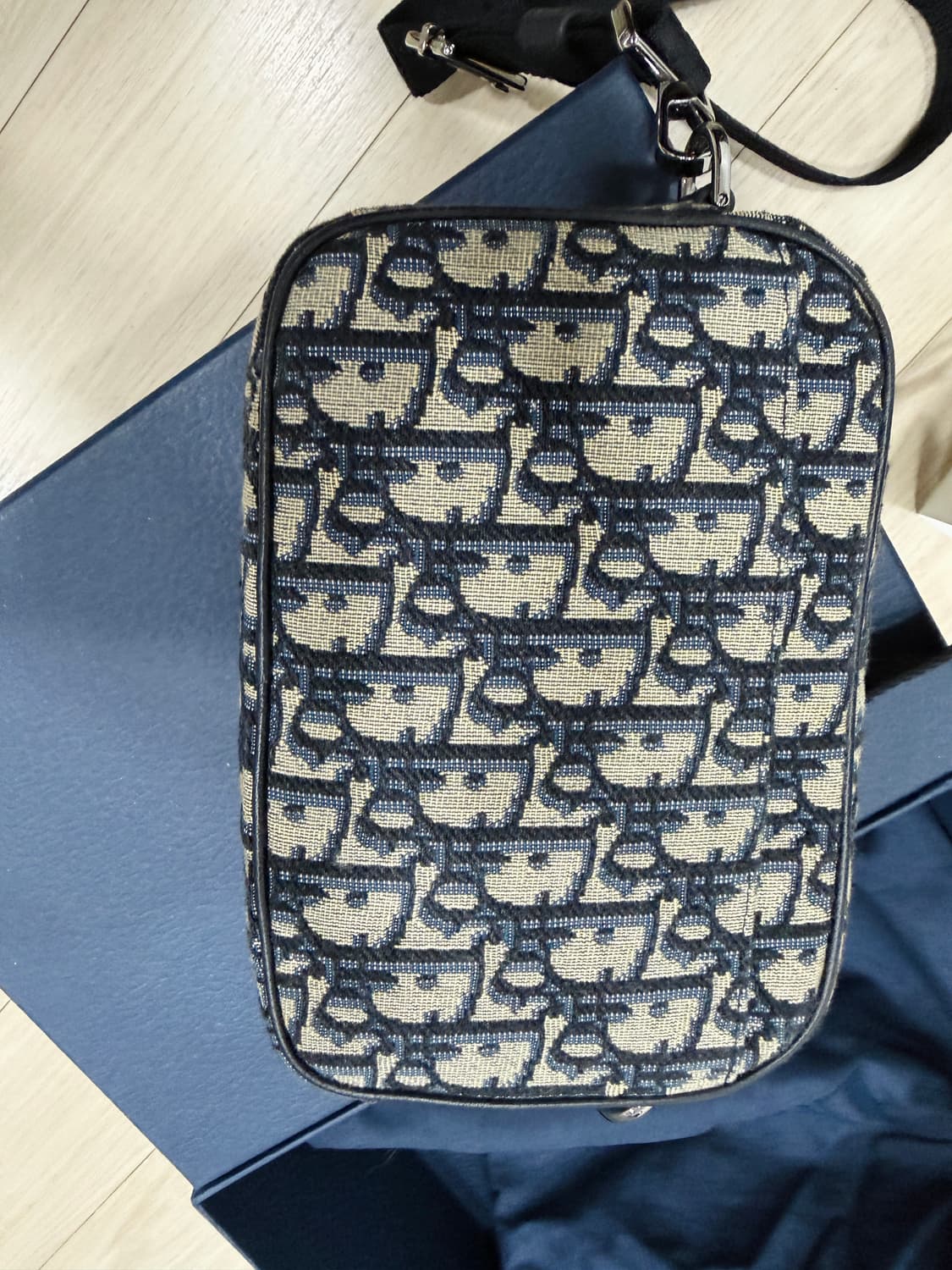 디올 사파리 미니백 팝니다 상품이미지6