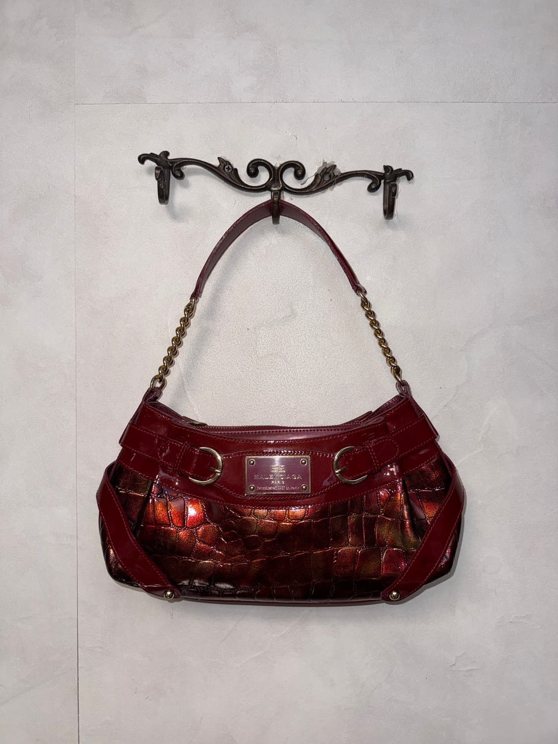 Balenciaga burgundy embossing 숄더백 상품이미지1