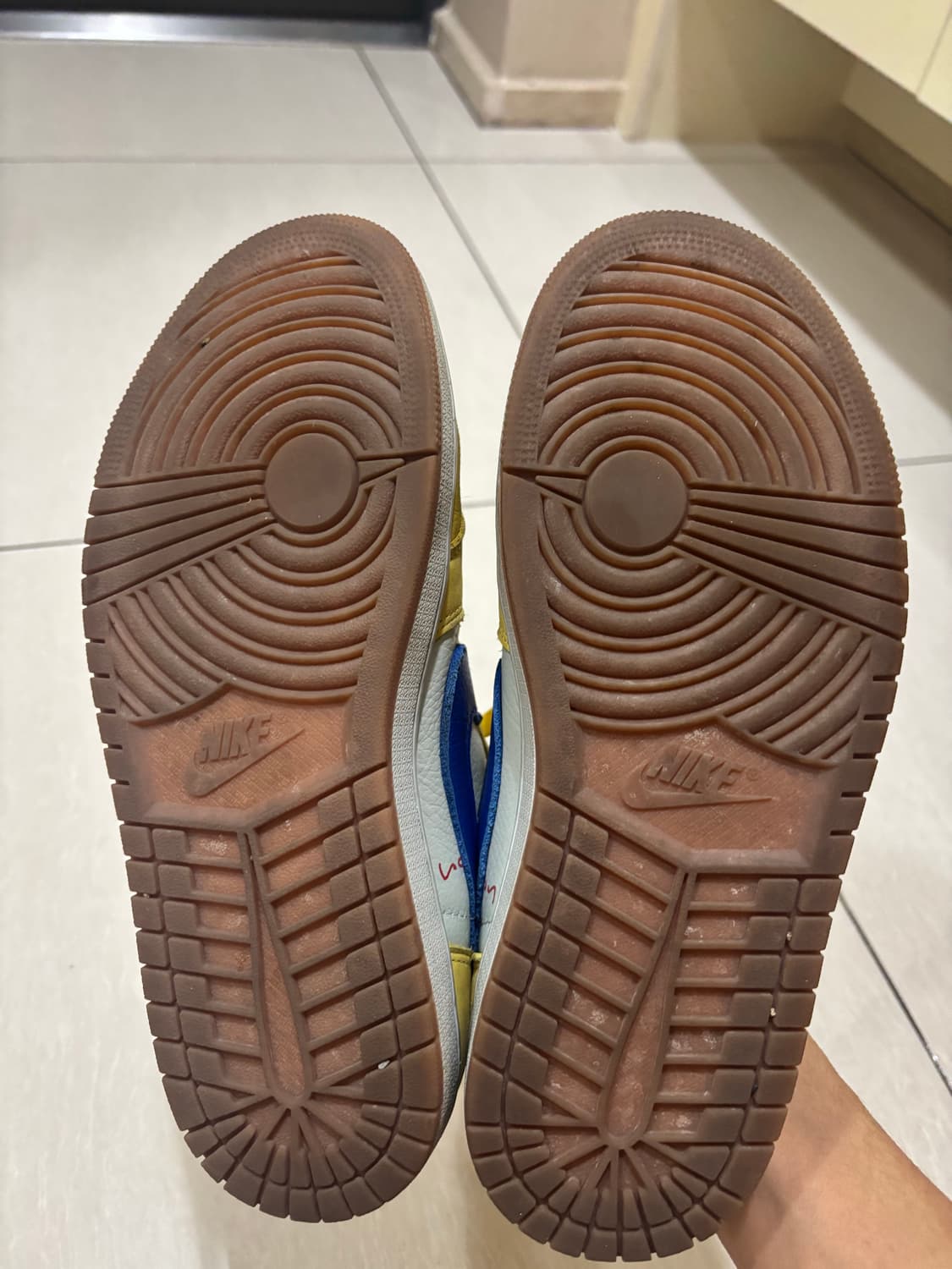 나이키 트래비스 스캇 카나리 상품이미지8