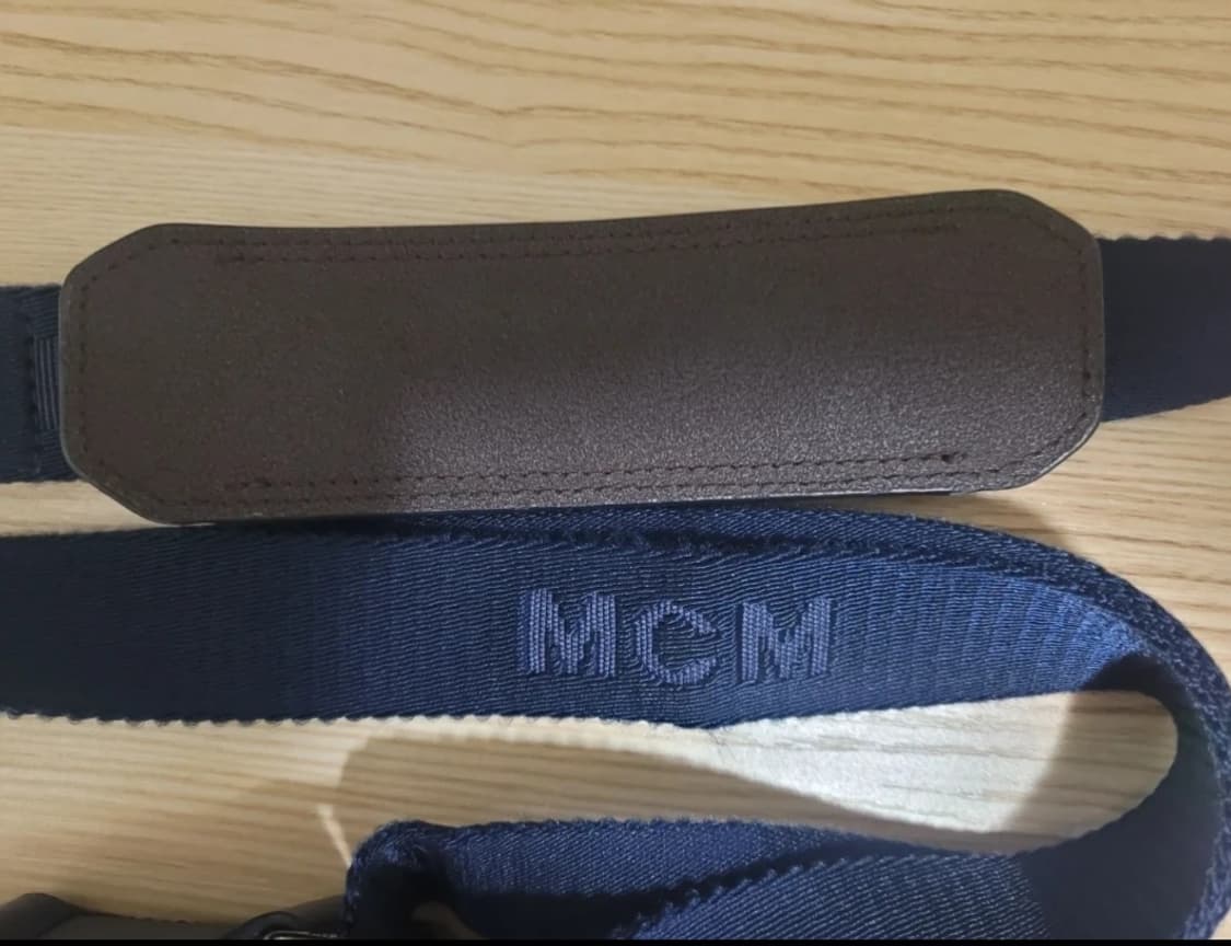 MCM 네이비 가죽 크로스백 상품이미지7