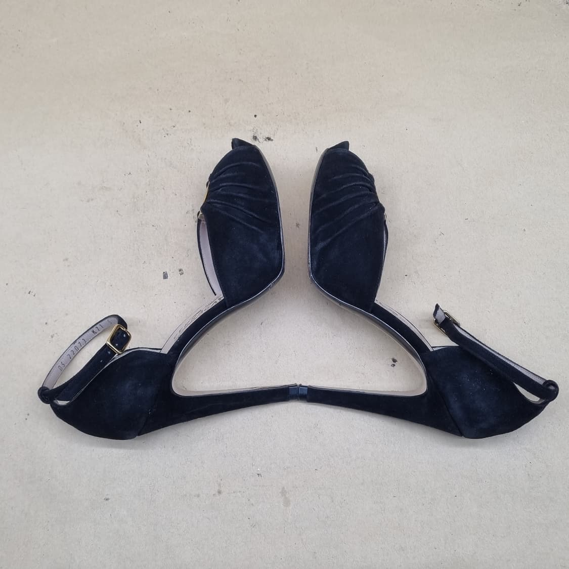 페라가모 스웨이드 오픈토 샌들힐 220 굽12 상품이미지5