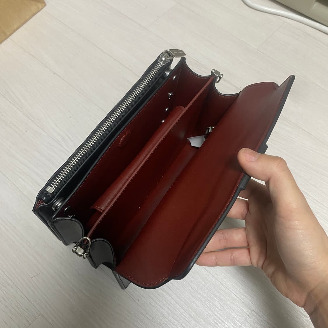 찰스앤키스 블랙 크로스백 상품이미지6