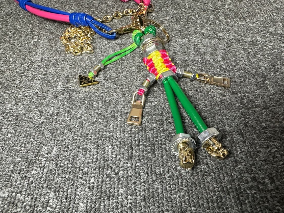 프라다 로봇 백참 블루 상품이미지9