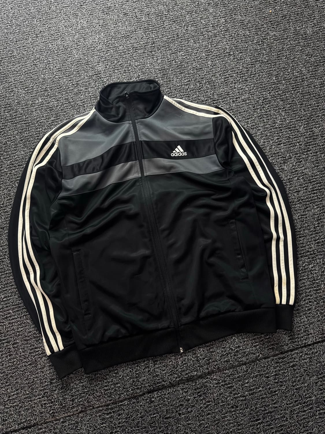 아디다스 에센셜 배색 트랙탑 져지 1399 상품이미지1