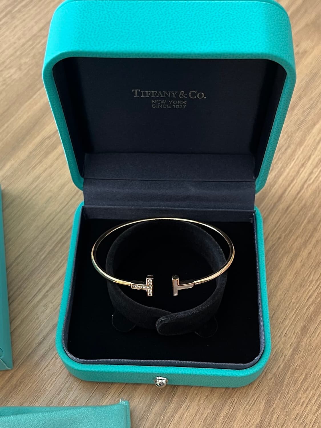 티파니앤코 (Tiffany & Co.) T 와이어 네로우 티 팔찌 상품이미지4