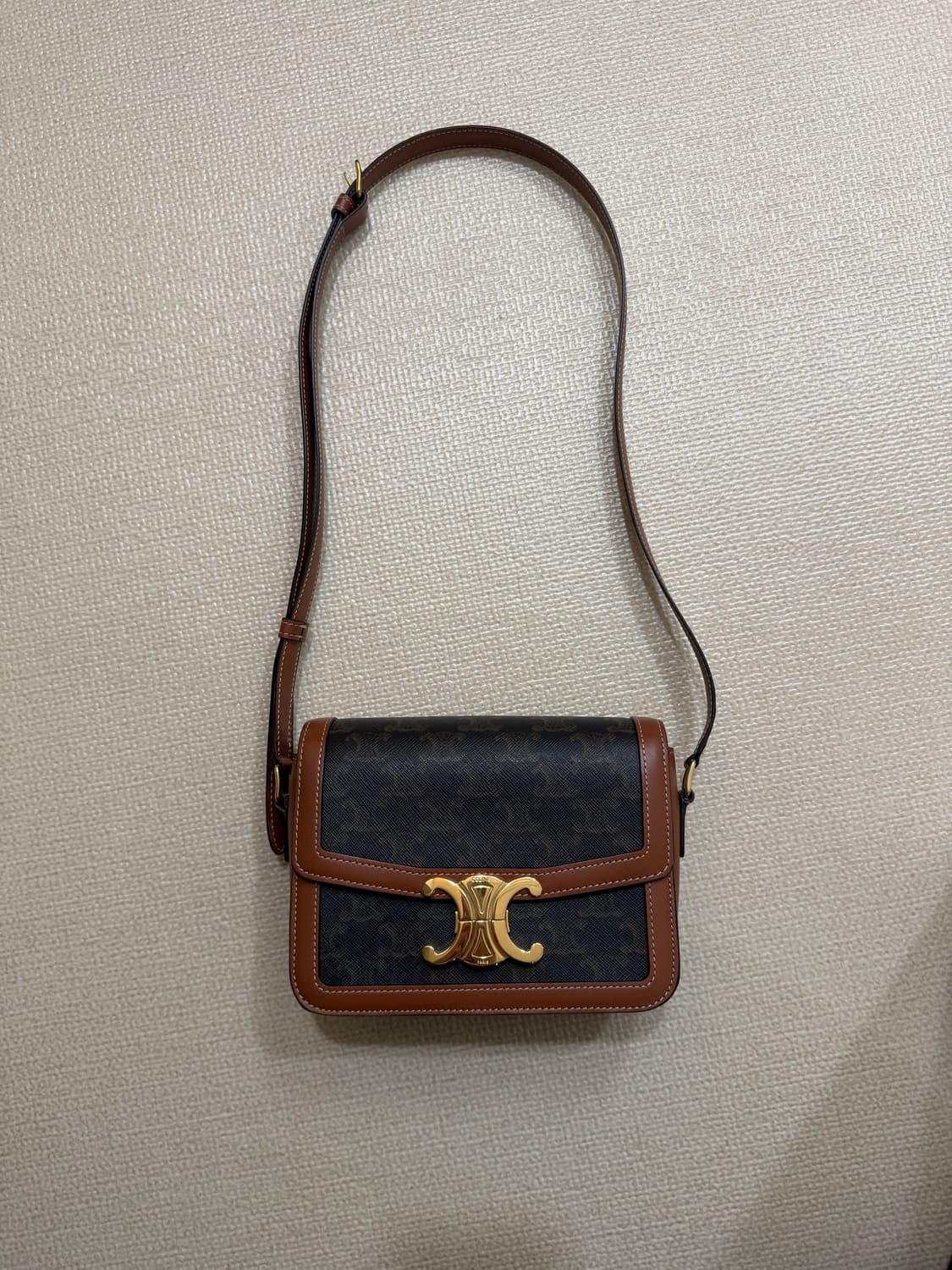 셀린느 트리옹프 틴 숄더백 상품이미지2